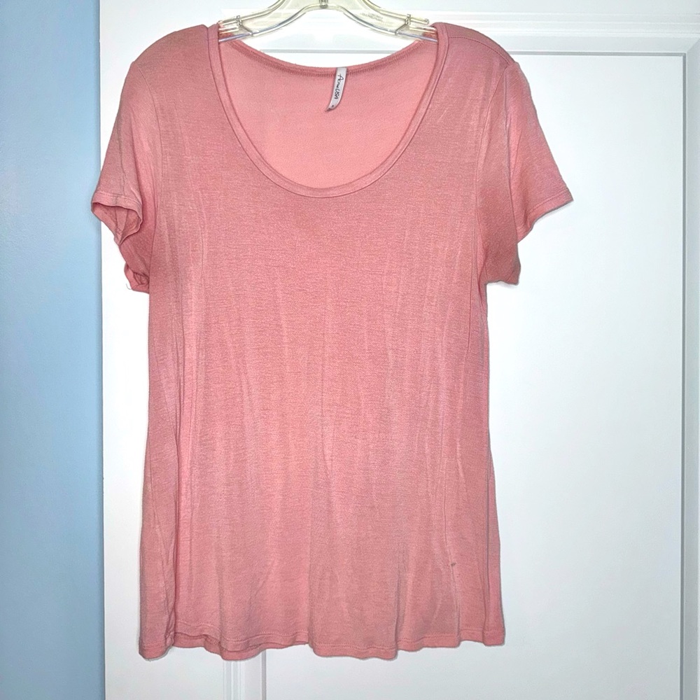 🍓6/$15🍓 Active USA Dusty Rose Tshirt